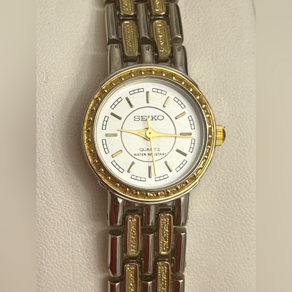 Seiko Ladies Watch Super RARE Vintage Two Tone Bracelet Beautiful White Dial - Picture 1 of 12